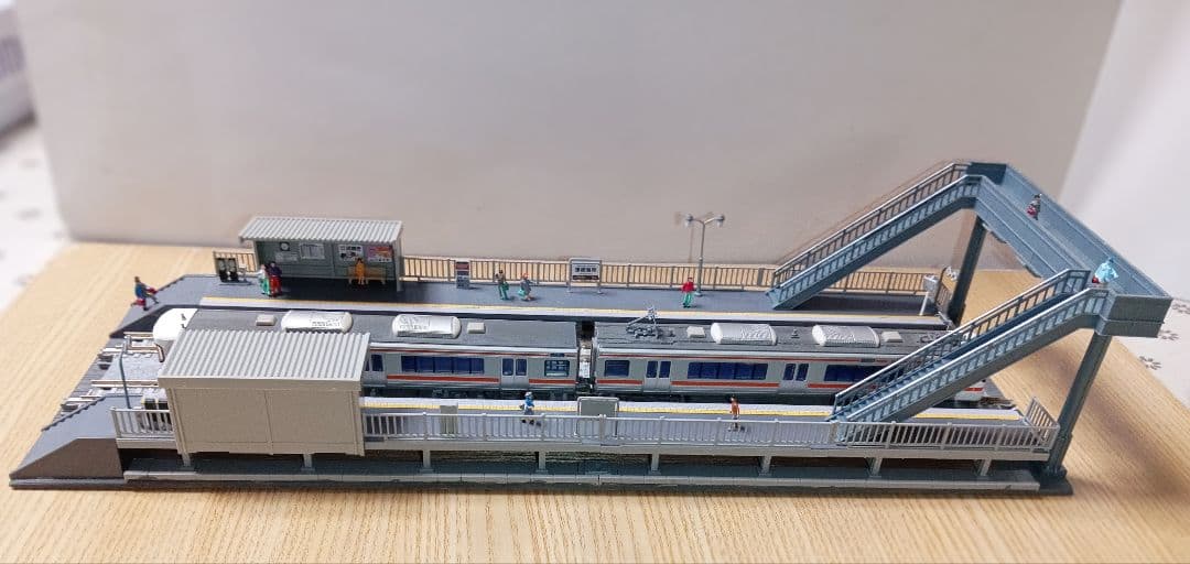 Nゲージ 対向式ホームセット（レール付き）ジオラマ