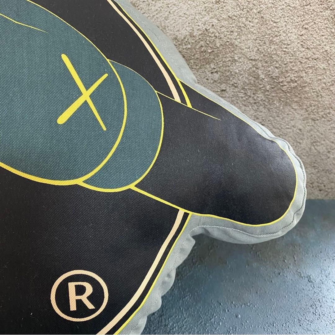 KAWS OriginalFake カウズ オリジナルフェイク クッション 緑