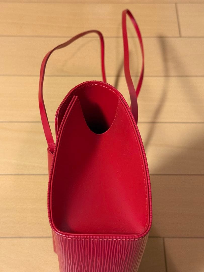 Louis Vuitton エピレザー レッド
