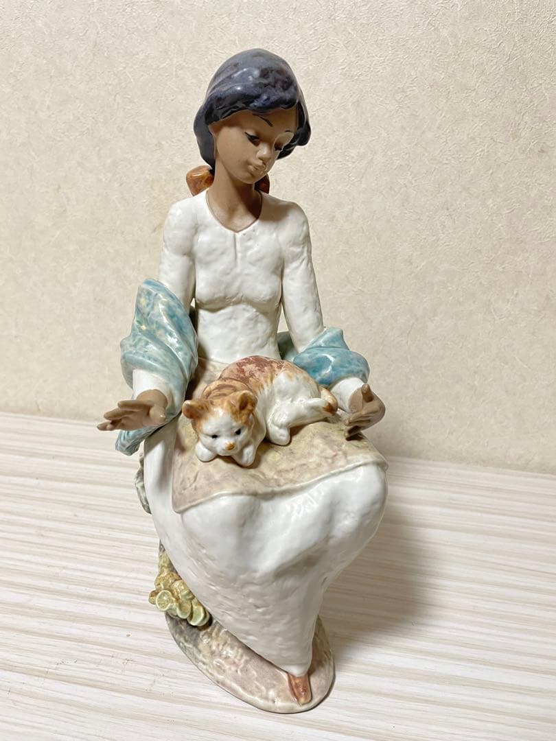 銅製彫刻・「ビーチの女」躍動的精美彫刻・