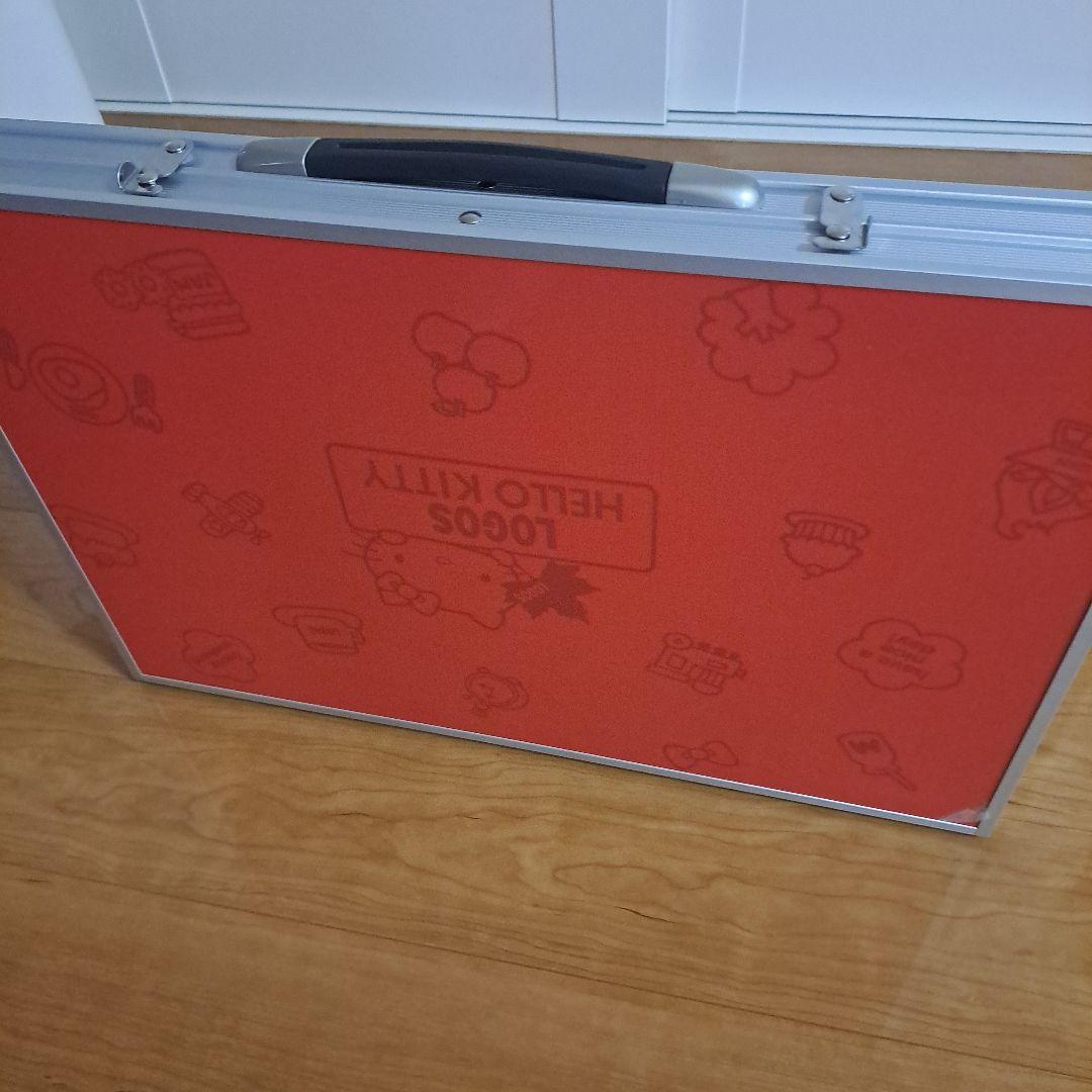 HELLO KITTY テーブル 60cm x 80cm