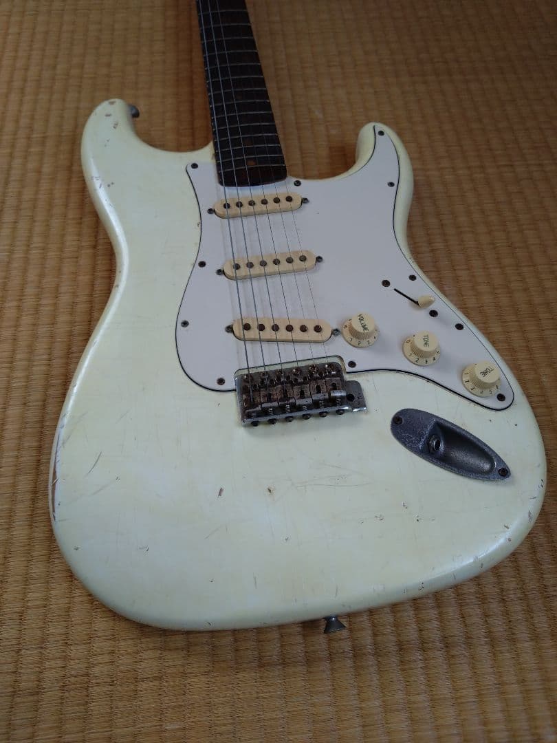 価格交渉ご自由に!ストラトキャスターレリックホワイト