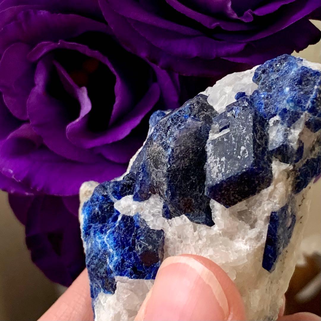 トップブルーソーダライト(アウイン？)母岩上の結晶2 アウイナイト／ソーダライト(アフガニスタン バダフシャン クラン・ワ