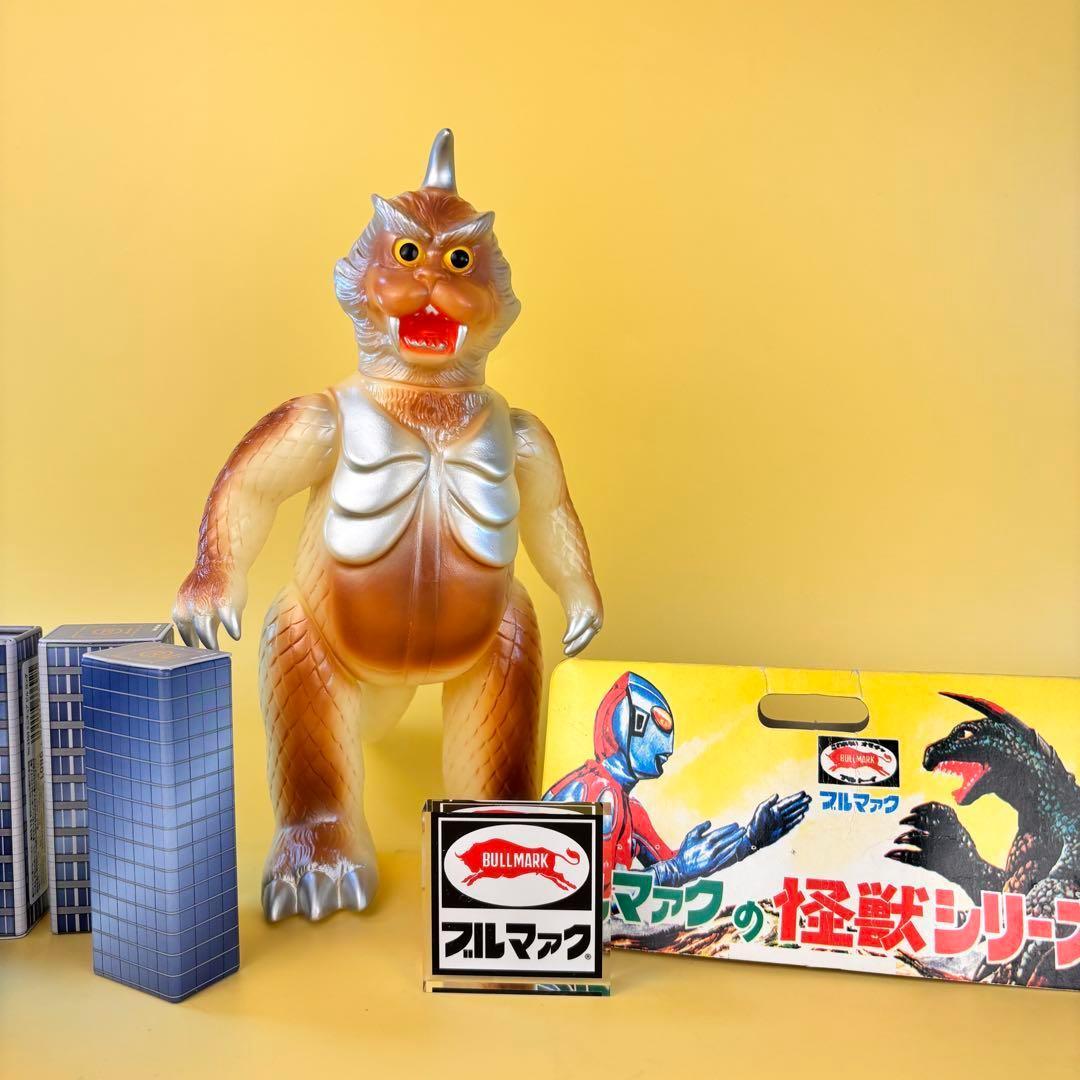 ブルマァク ポピー ゴメス 蓄光 レア ソフビ と ブルマァク アクリル板付