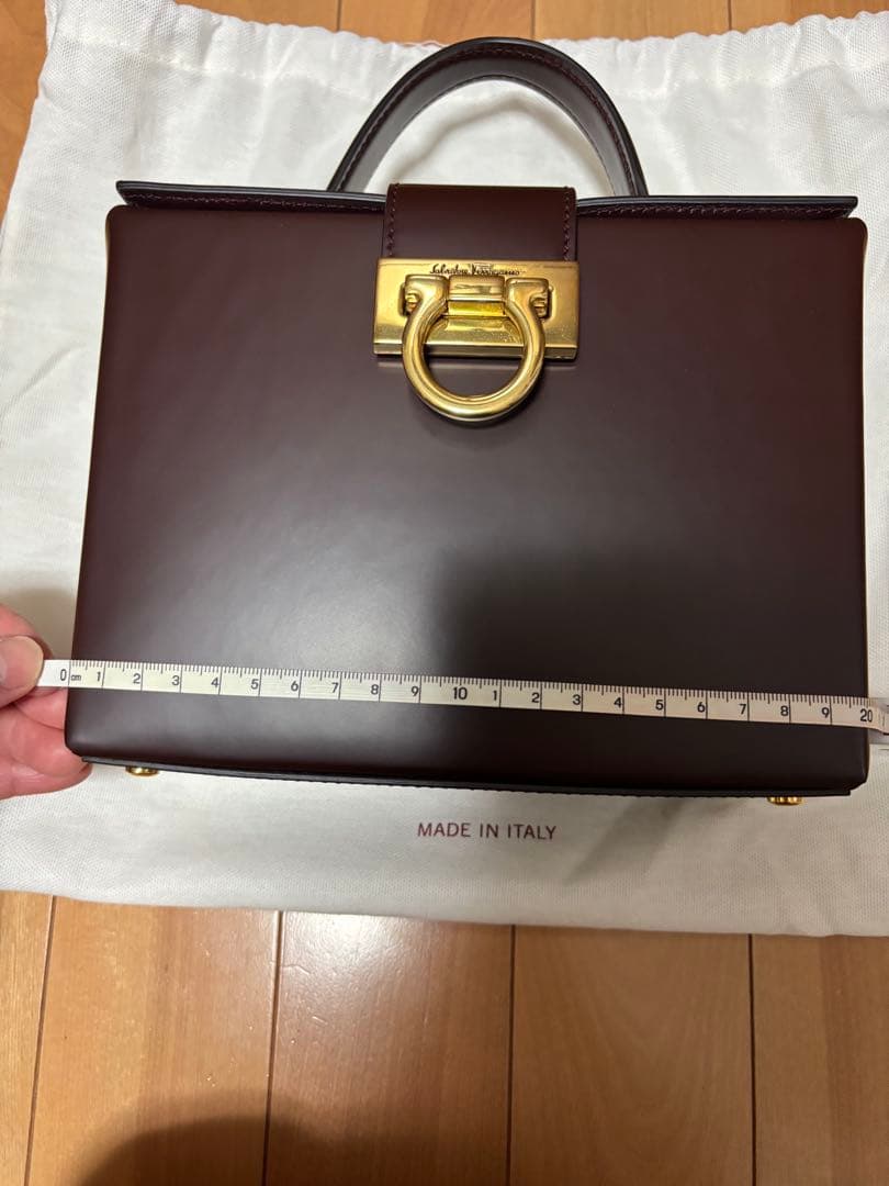 10%お値下げ‼️ 美品‼️フェラガモ　ショルダーバック