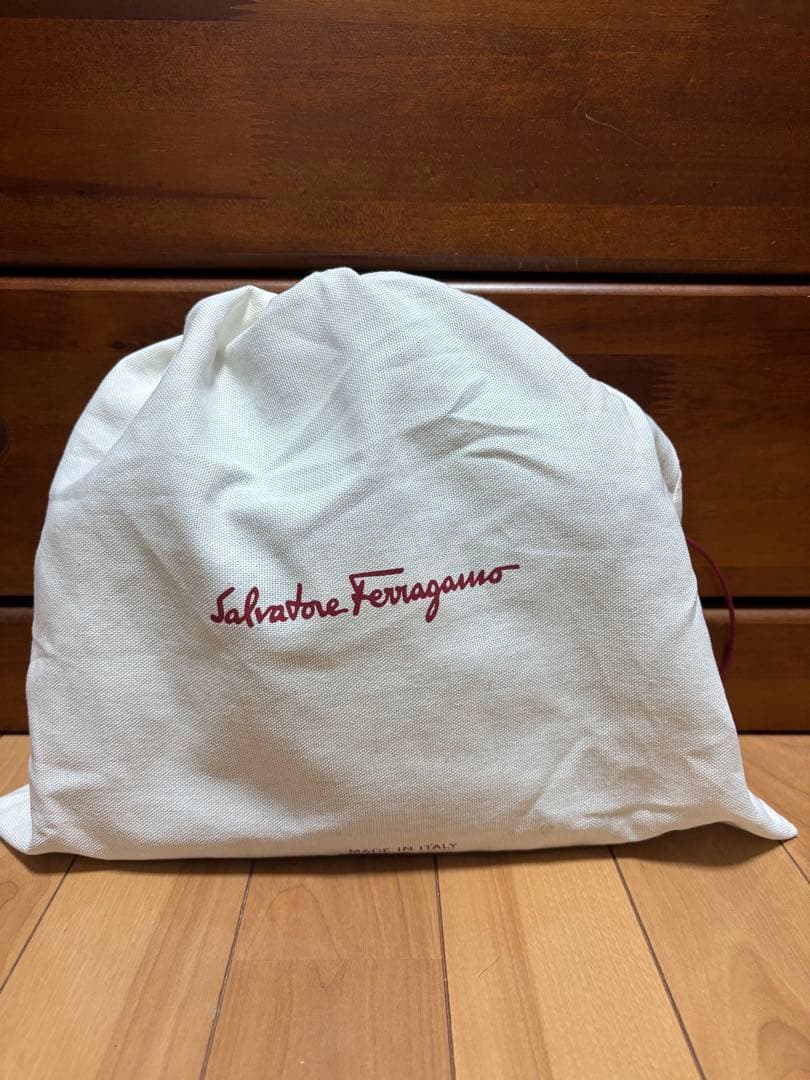10%お値下げ‼️ 美品‼️フェラガモ　ショルダーバック