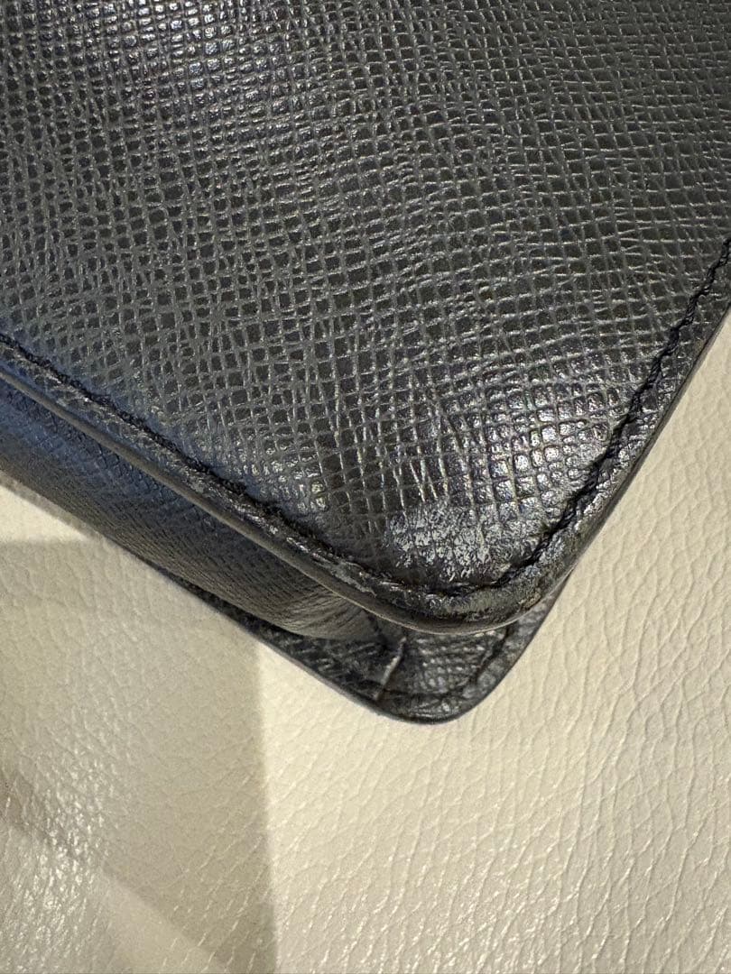 Louis Vuitton タイガ ビジネスバッグ 黒