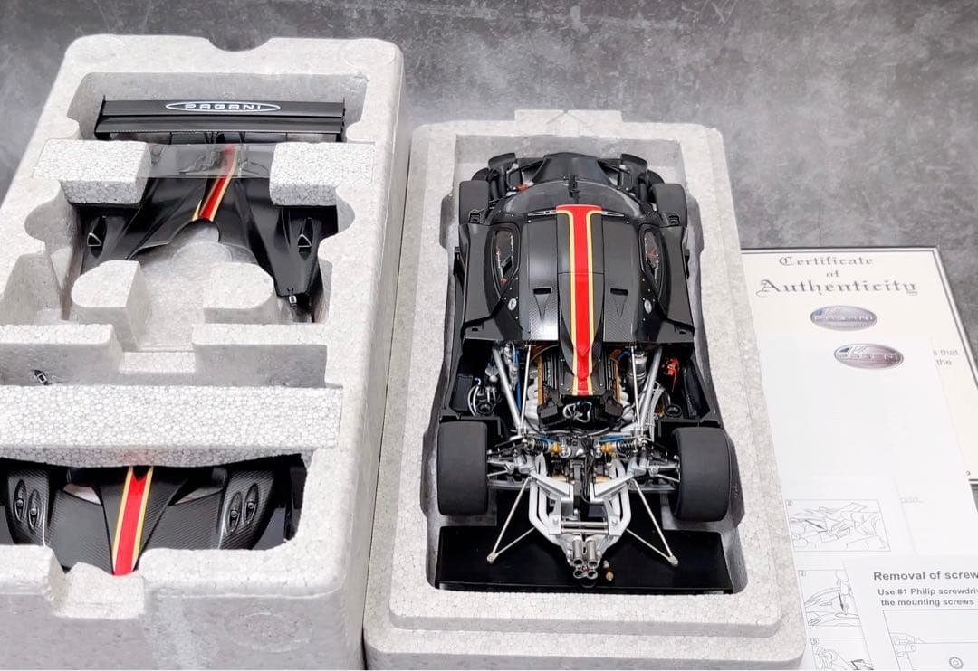 オートアート 1/18 パガーニ ゾンダ レボリューション (カーボンブラック)