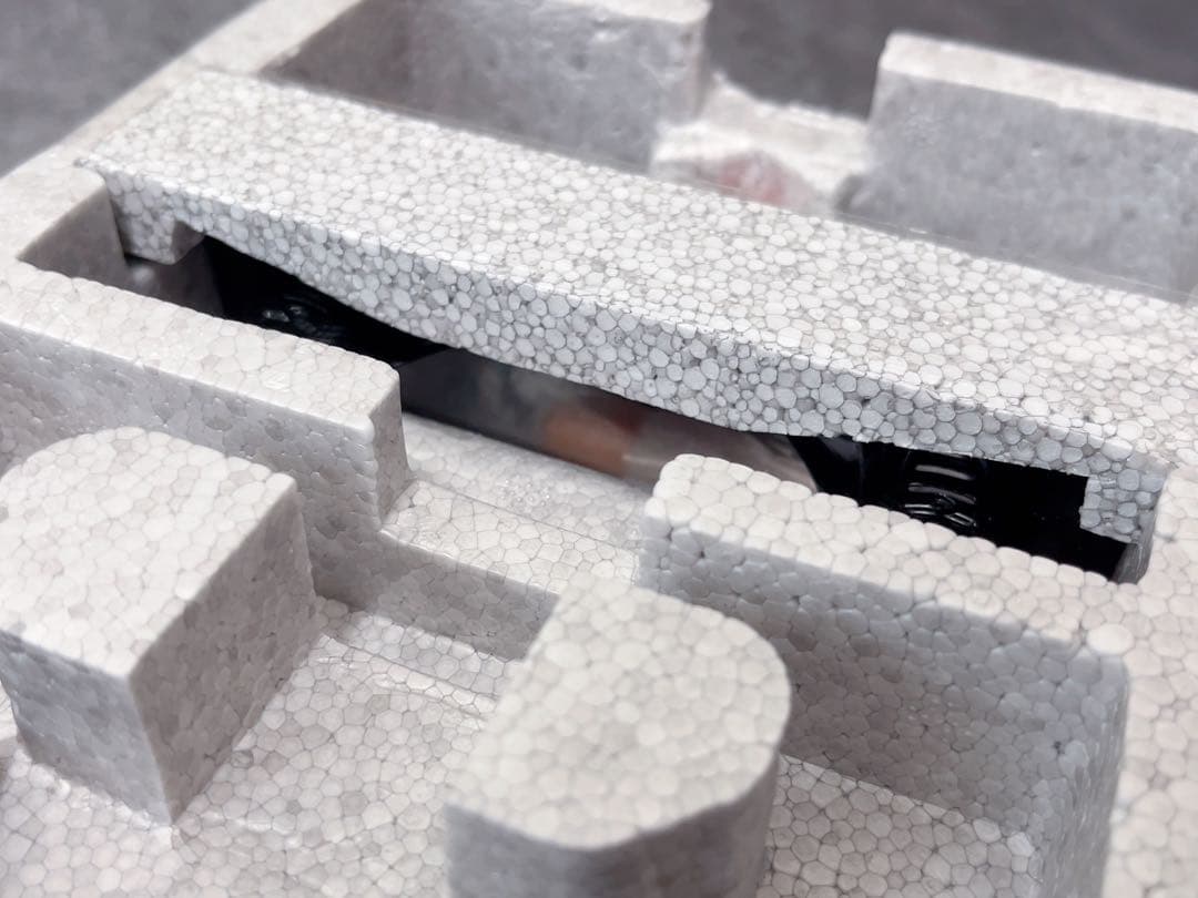 オートアート 1/18 パガーニ ゾンダ レボリューション (カーボンブラック)