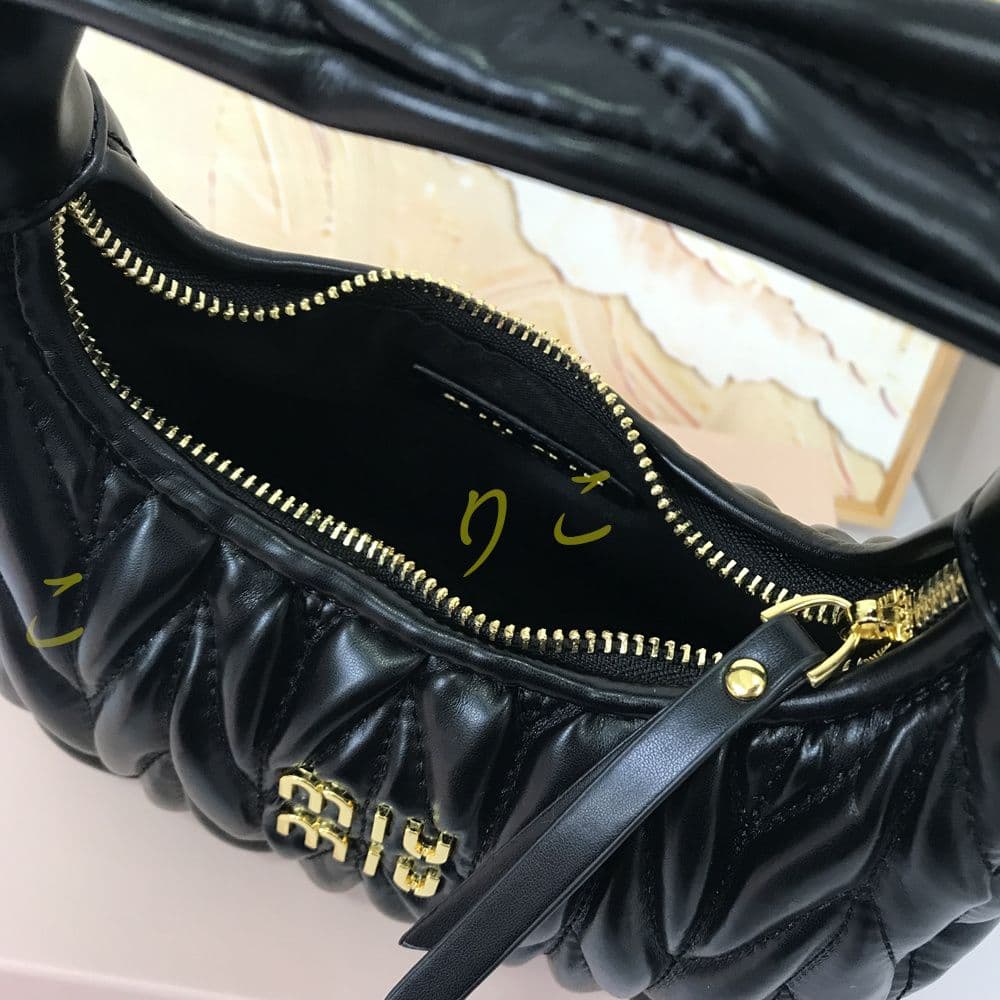 【人気 】ミュウミュウショルダーバッグ レザー