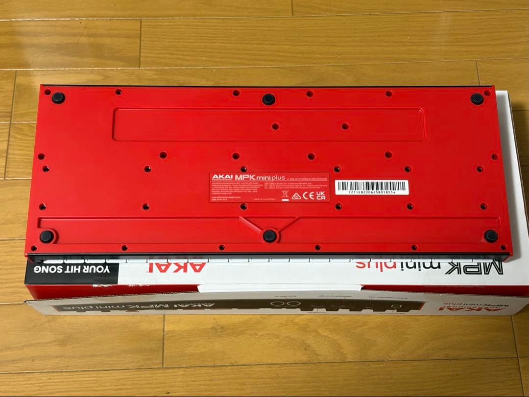 AKAI MPK mini plus MIDIキーボード