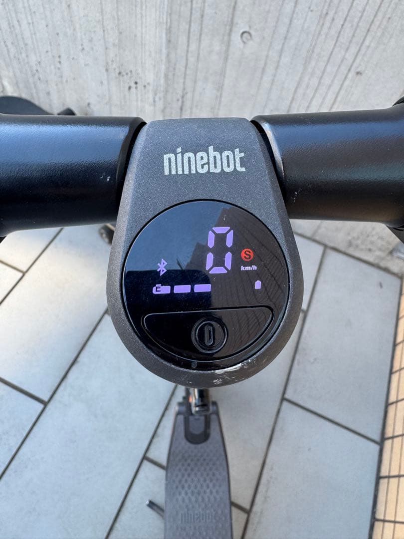 折りたたみ式グレーキックボード　Ninebot by Segway キックボード