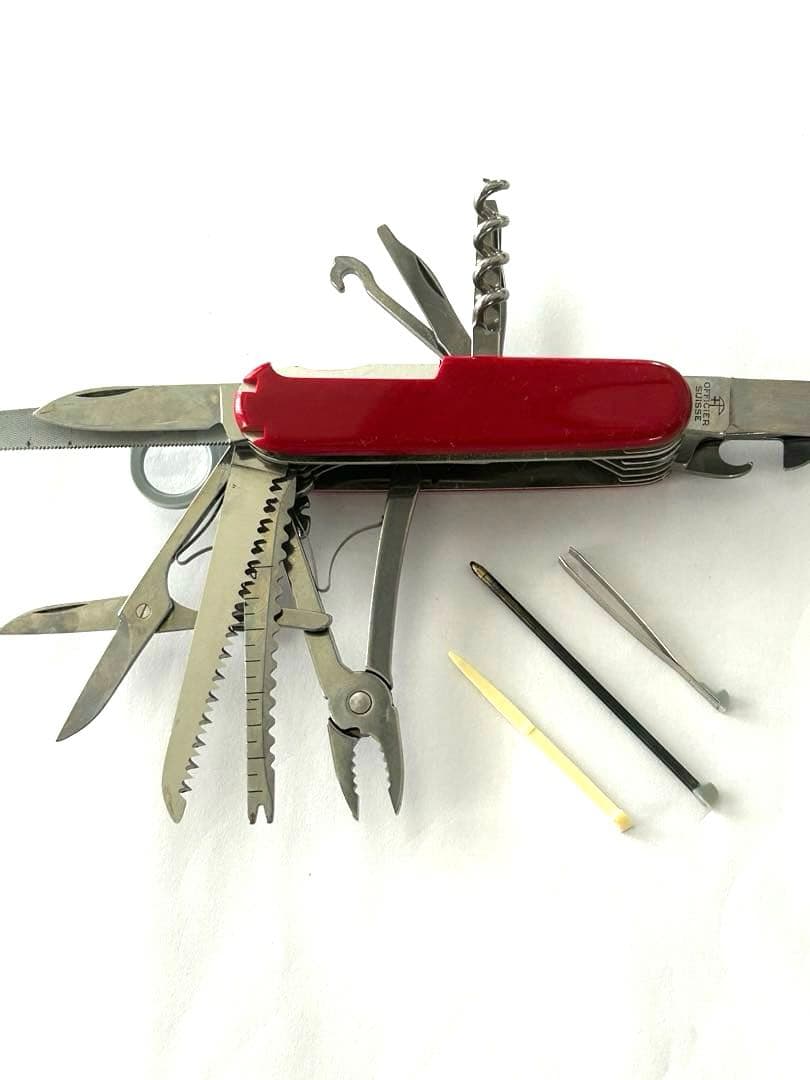 VICTORINOX マルチツール　スイスアーミーナイフ携帯折り畳みナイフ赤1点