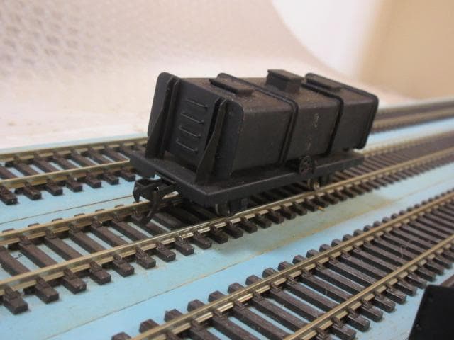 C形タンクが牽引する 無蓋貨車 8点セット　HOゲージ（金属製）