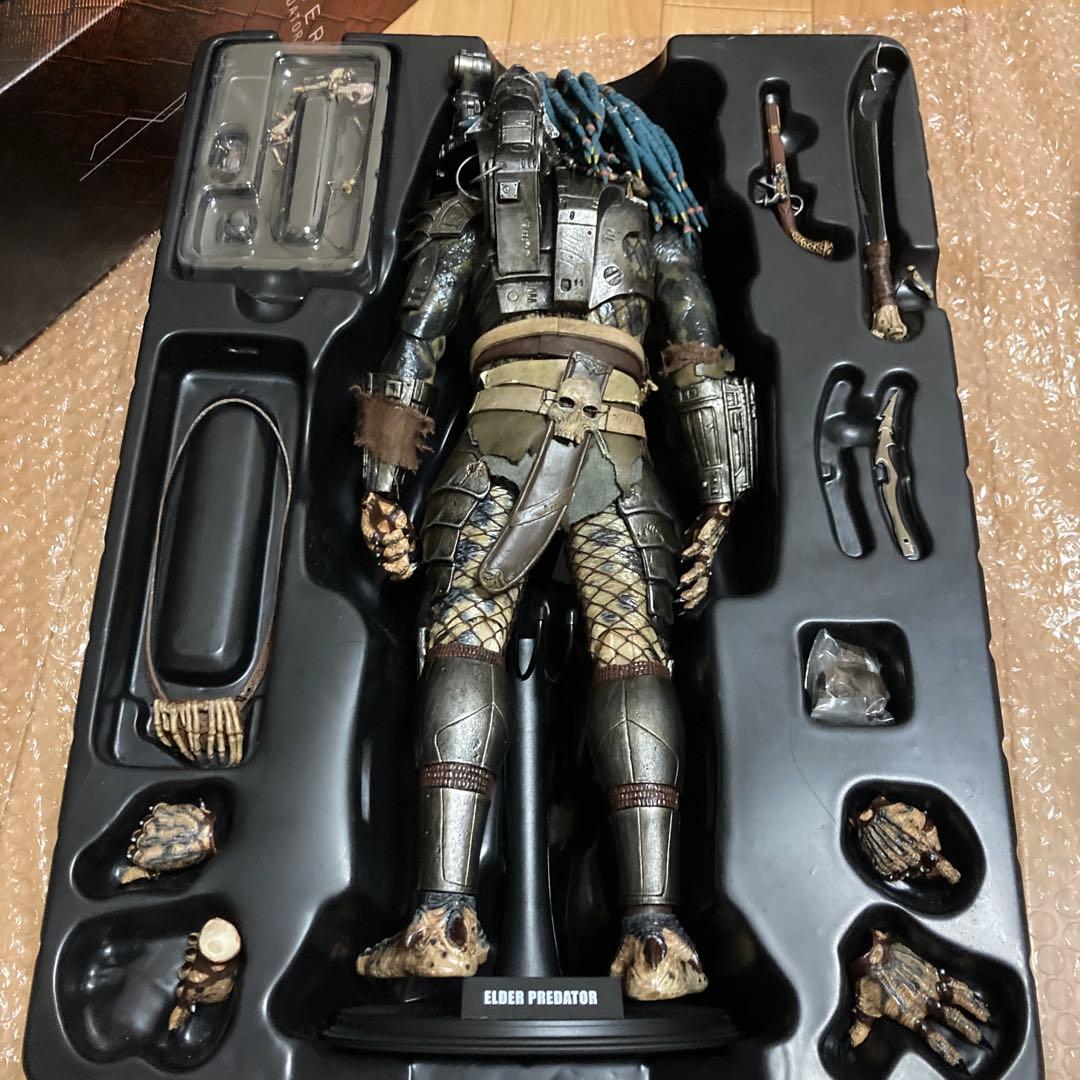 Elder Predator プレデター　hottoys ホットトイズ