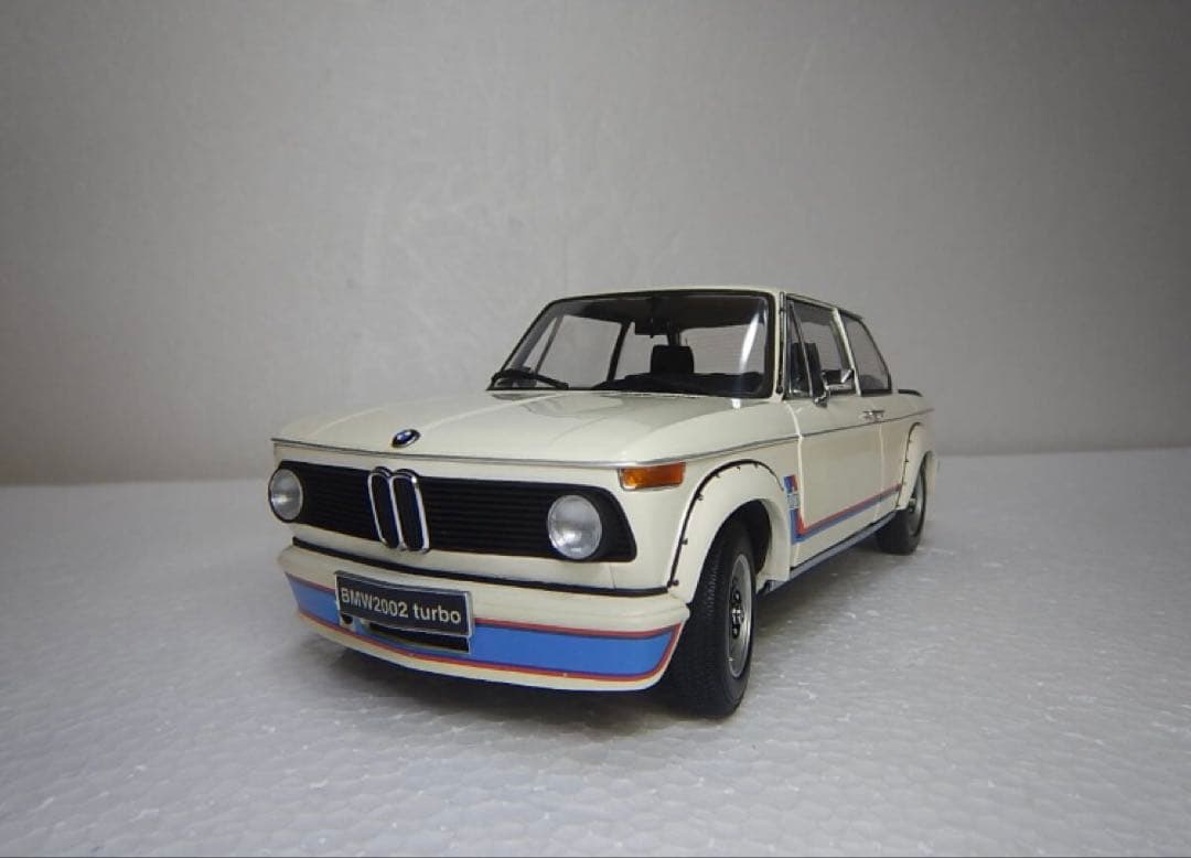 KYOSHO 1/18 BMW 2002turbo （White)絶版稀少モデル