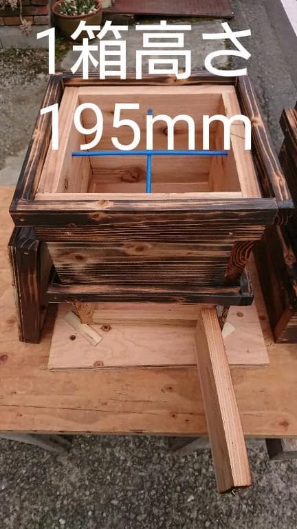 日本ミツバチ巣箱監視扉付き、スムシ対策全面ステンレス網底