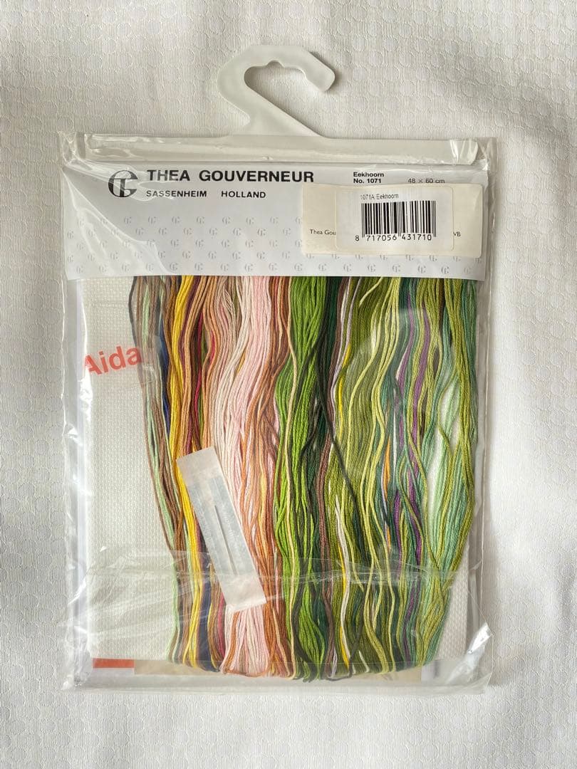 【新品未使用】クロスステッチキット/Thea Gouverneur 森のリス