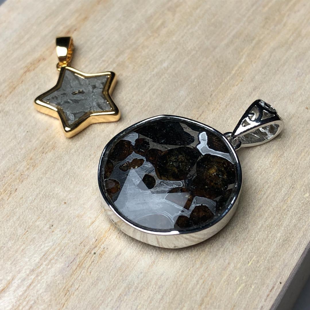 パラサイト隕石 アルタイ隕石 ペンダントトップ 隕石 2点 重さ約8g 共