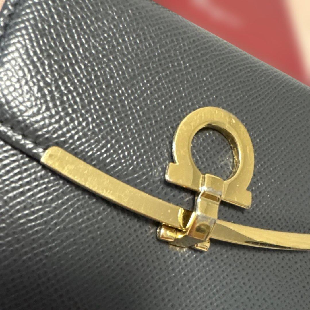 Salvatore Ferragamo 二つ折り財布