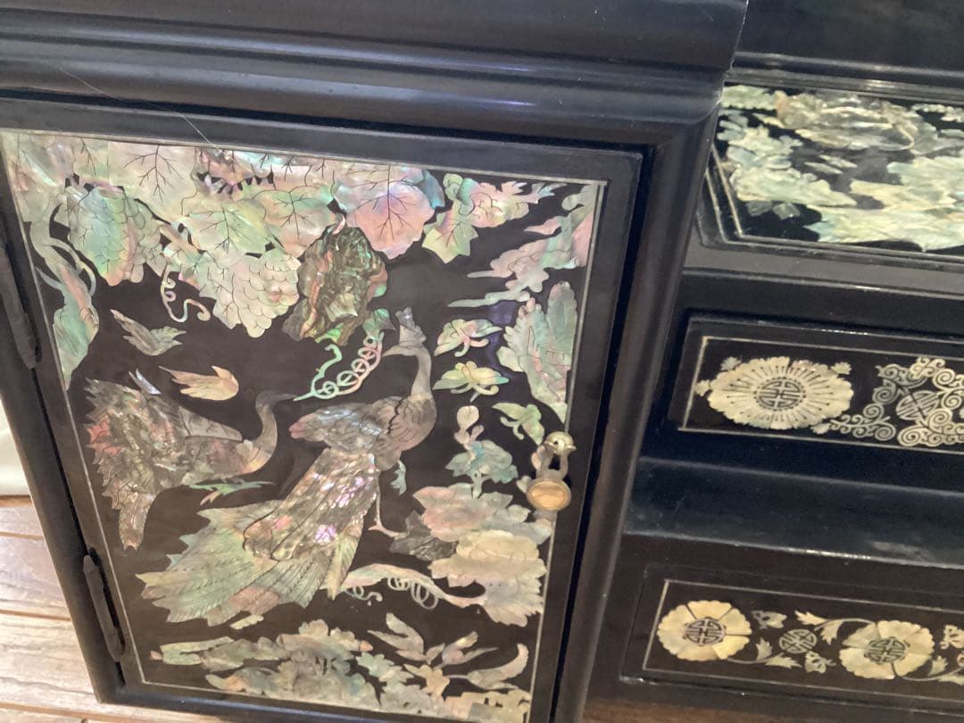 韓国伝統工芸　螺鈿細工漆塗り　青貝象嵌細工の黒木製収納家具　ヴィンテージ　希少品