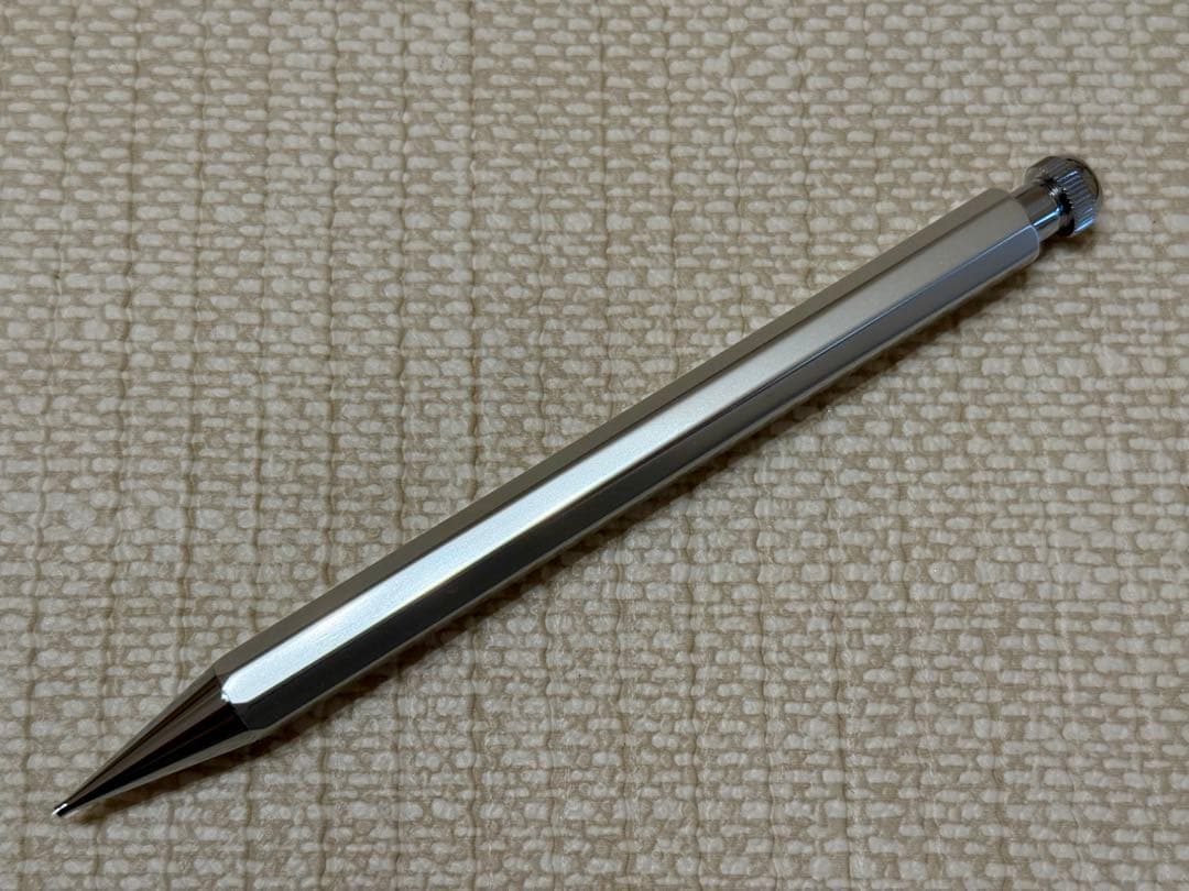 カヴェコスペシャル シャイニーシルバー 0.9mm 限定色