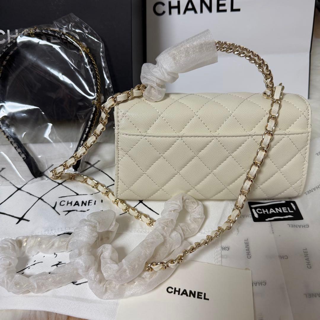 m*o様 CHANEL MAKE UPノベルティキルティングホワイトショルダー