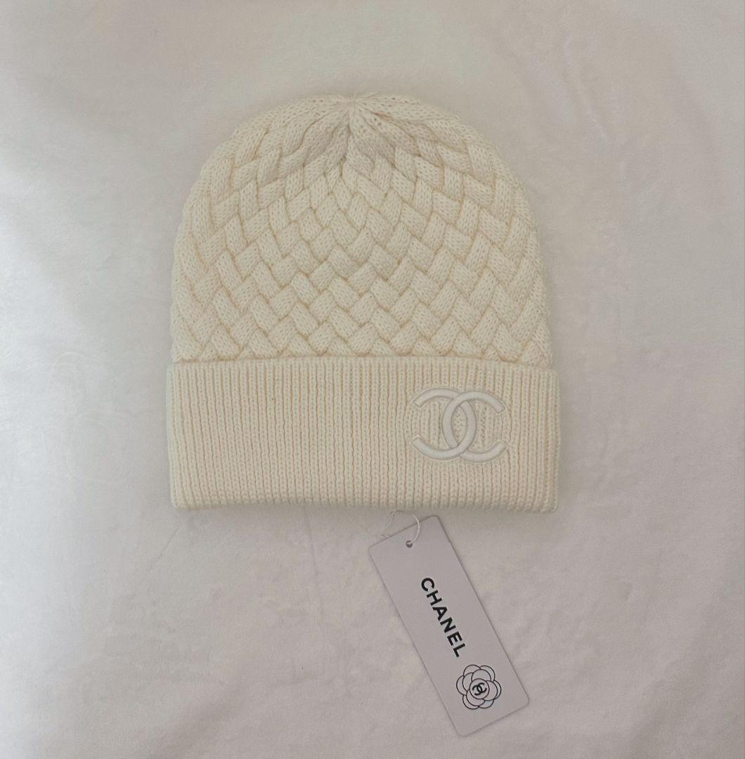 CHANEL 編み込みニット帽 ホワイト新品タグ付き - メルカリ