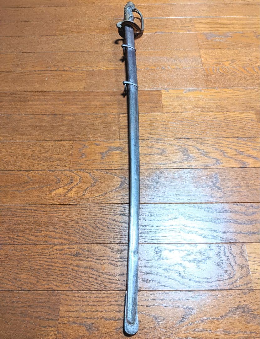 【当時物】旧日本軍 軍刀 指揮刀 模造刀身 サーベル 十六葉八重表菊紋【２環吊】