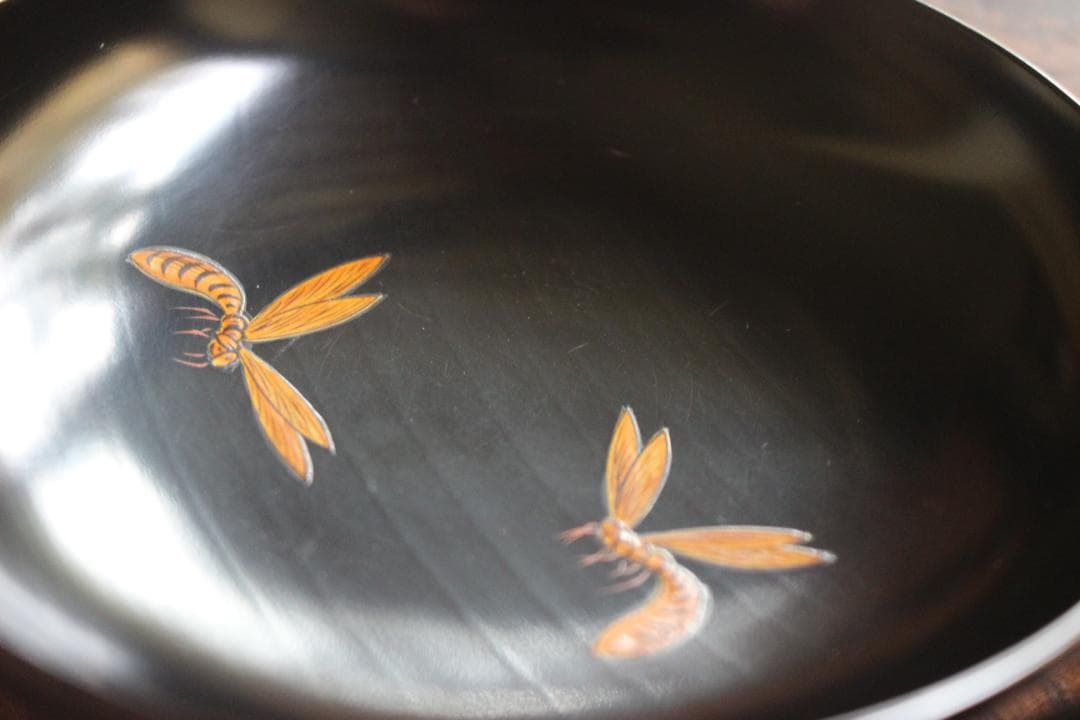 時代逸品！上質黒漆に優美な牡丹見返し蜂蒔絵の映えるお椀2点（検