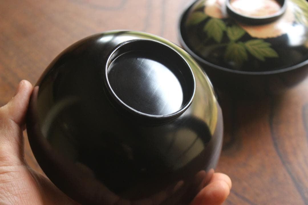 時代逸品！上質黒漆に優美な牡丹見返し蜂蒔絵の映えるお椀2点（検