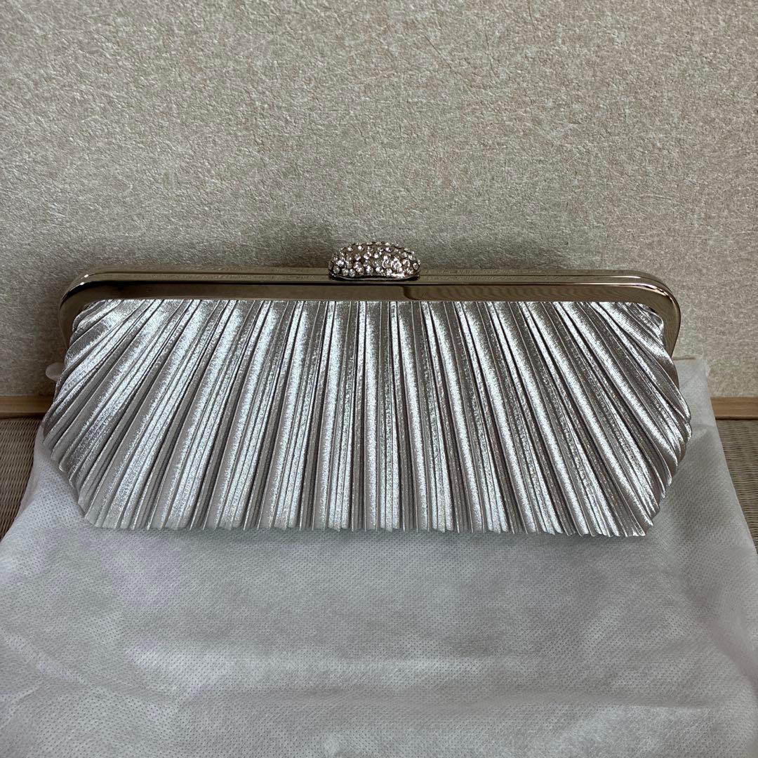 c*o様 【✨美品✨】シルバー プリーツデザイン クラッチバッグ　パーティ