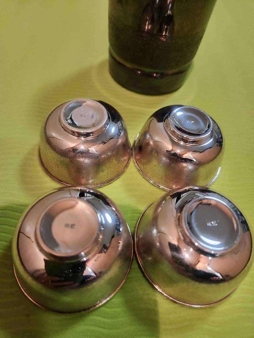 純銀 ロックグラス(銀970) 1個。 お猪口(純銀) 4個。合計278g