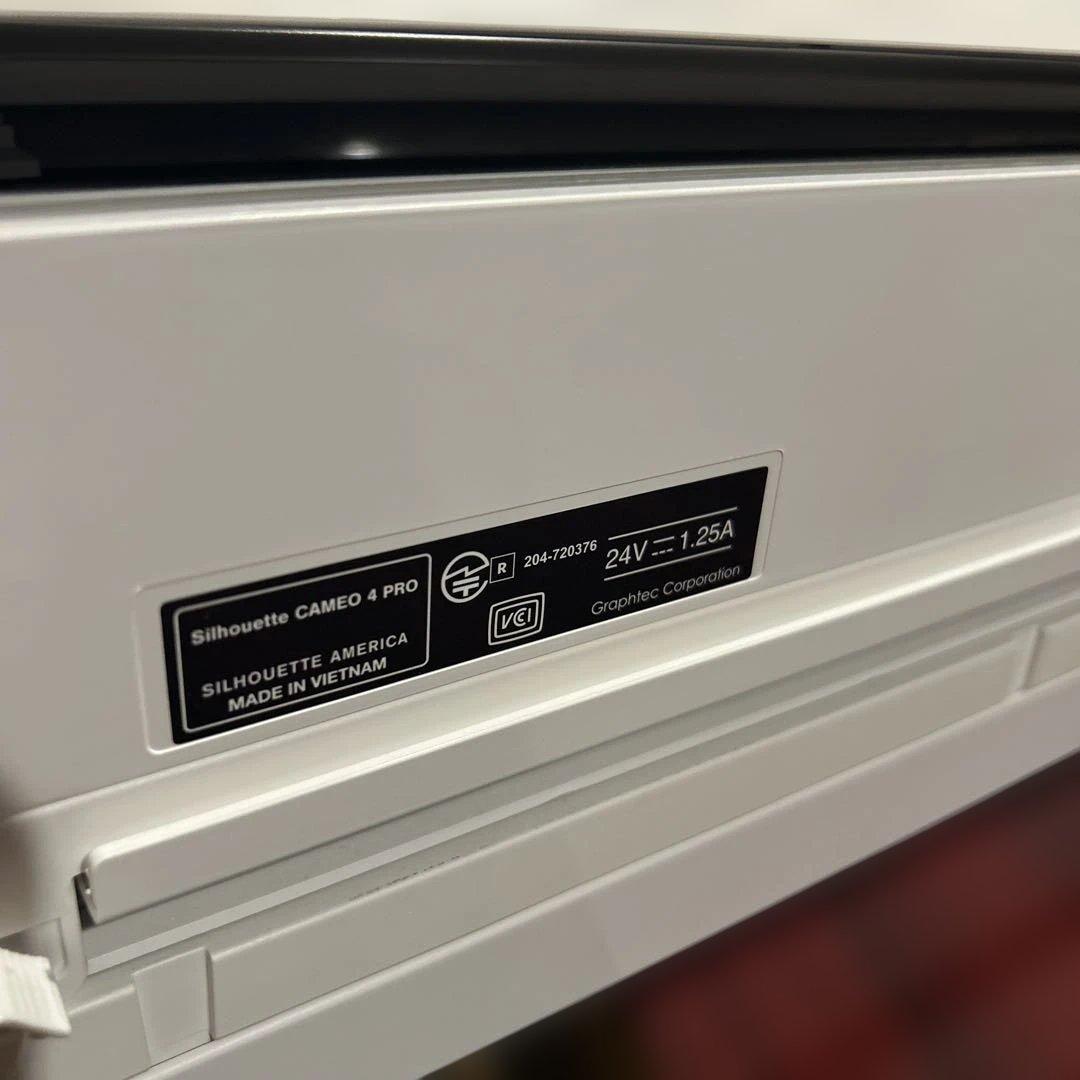 Silhouette Cameo 4 カッティングマシン