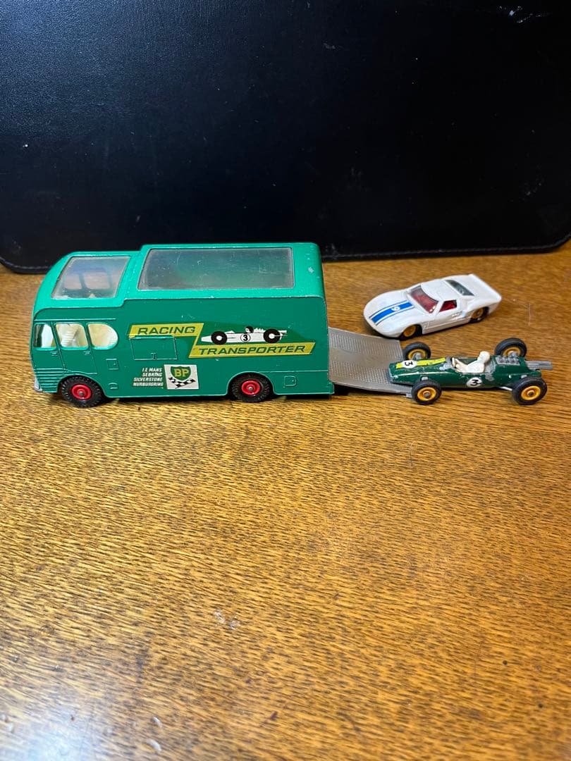 マッチボックス レーシングカートランスポーター