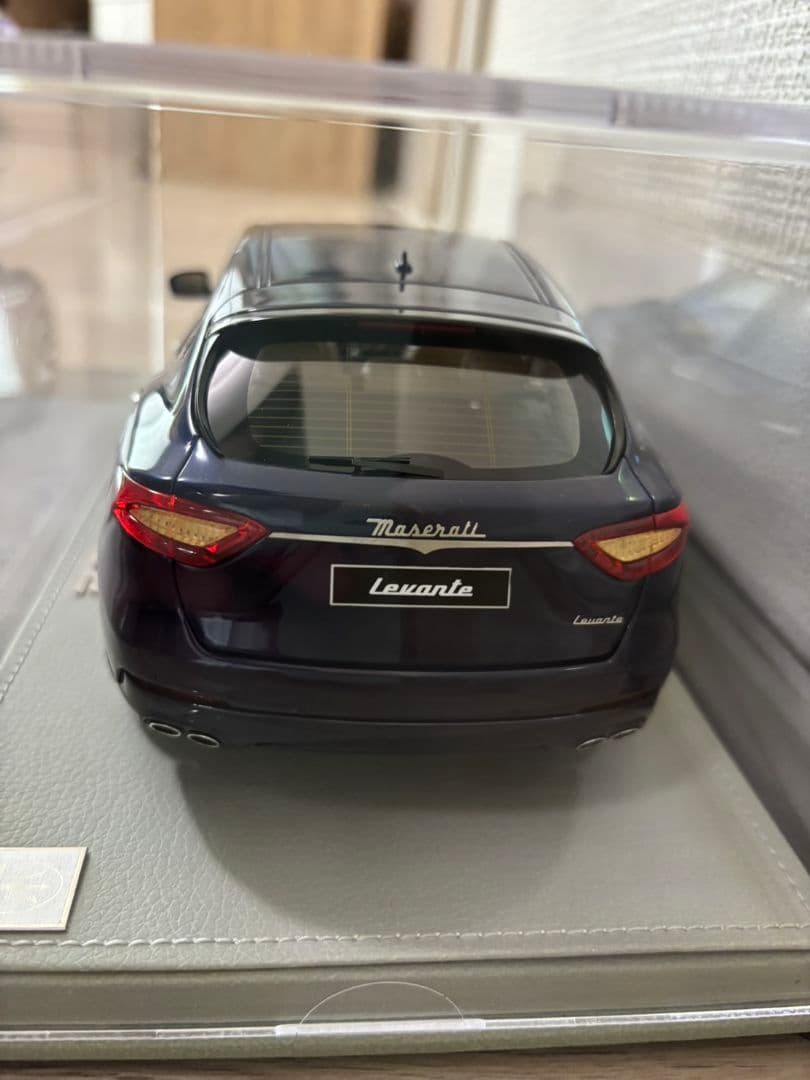 マセラティ　レヴァンテ ミニカー 1/18　ブルーパッシオーネ