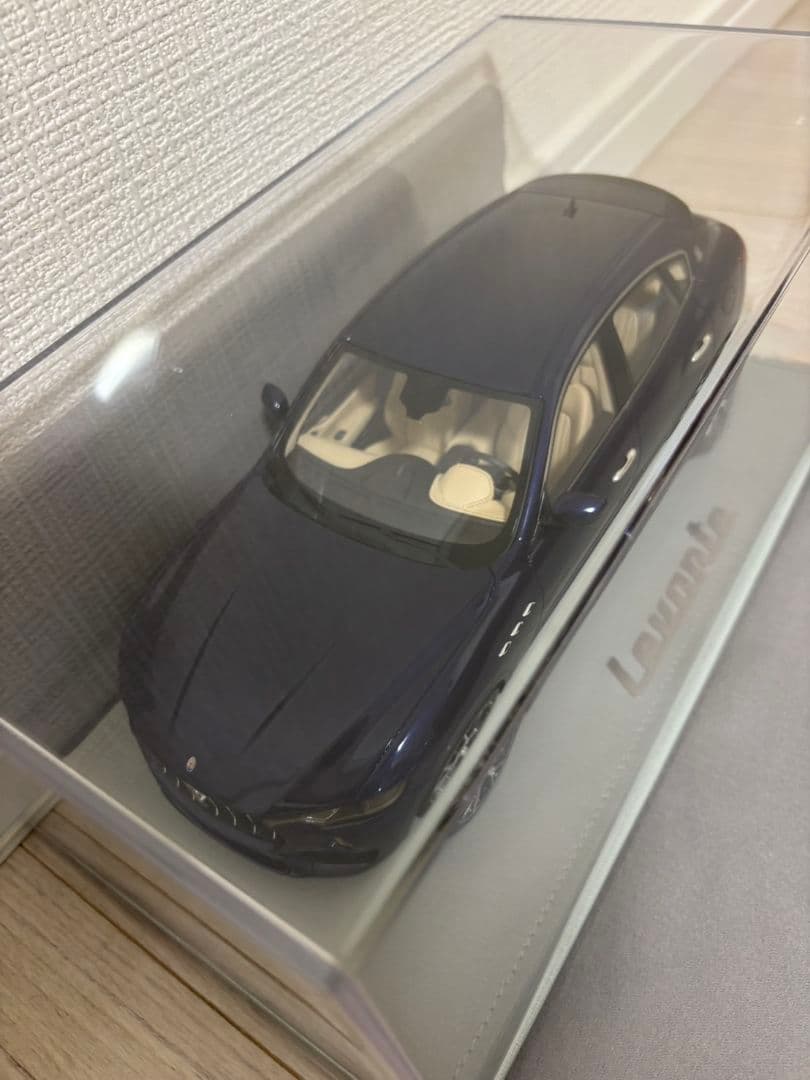 マセラティ　レヴァンテ ミニカー 1/18　ブルーパッシオーネ
