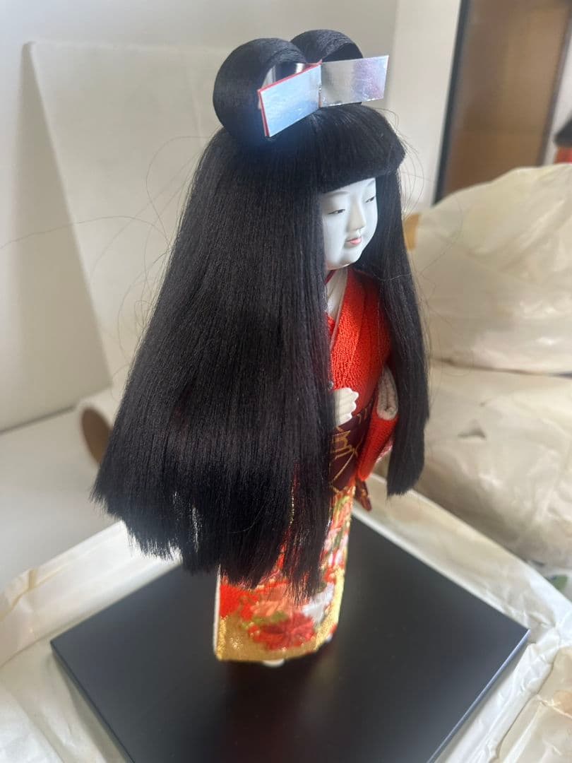 市松人形 赤と金の着物