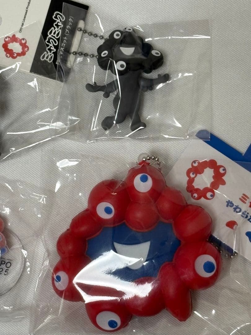 ミャクミャク　顔ポーチ・キーホルダーセット