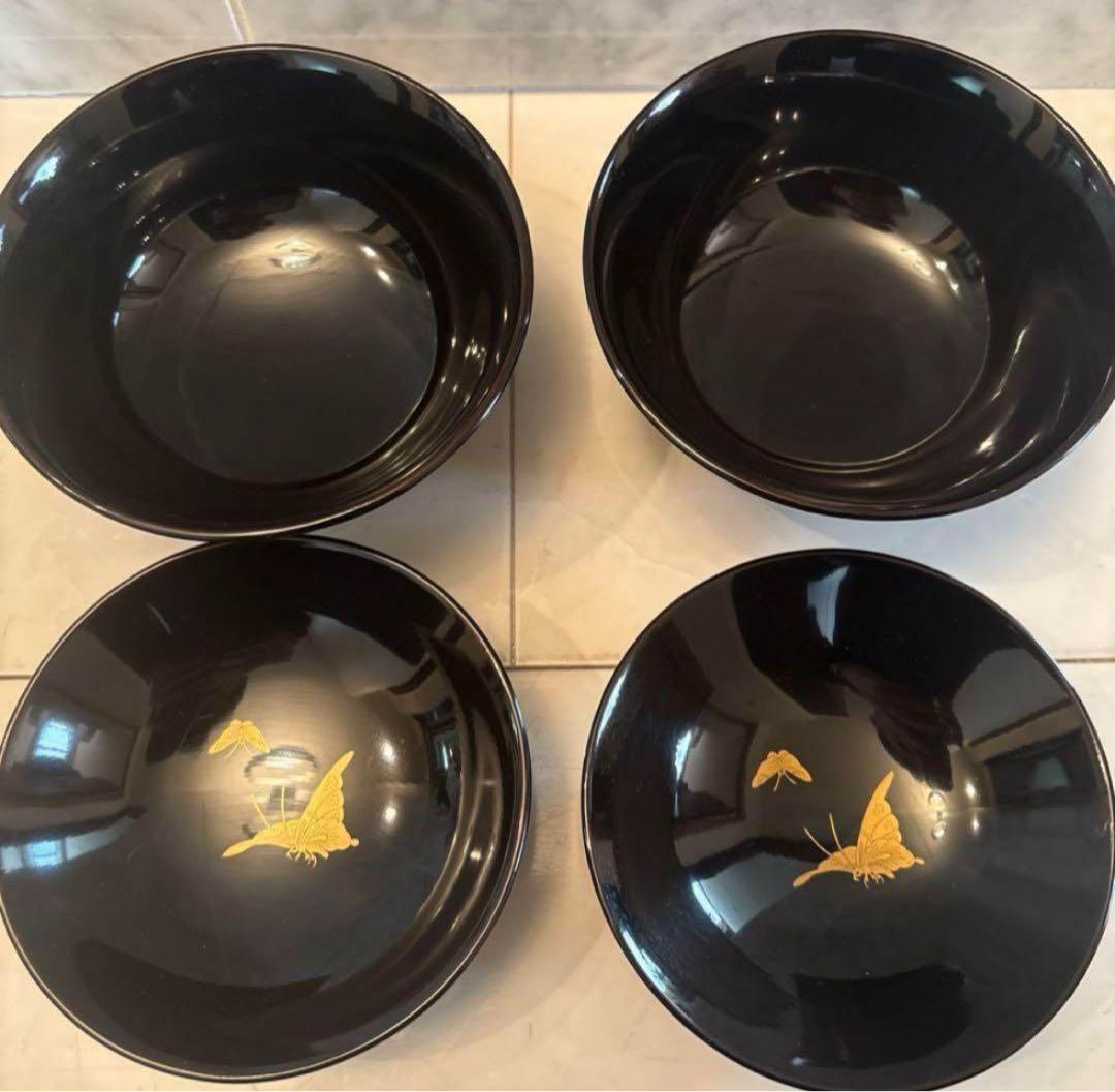 芸術的な蝶々とふんだんに使われた金彩が美しい豪華絢爛な木製輪島漆塗りお椀2客