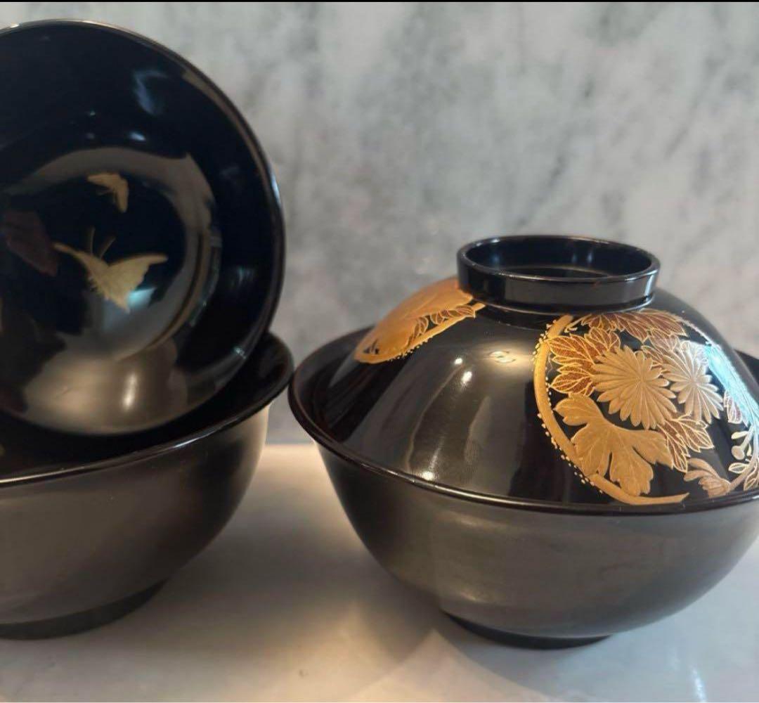 芸術的な蝶々とふんだんに使われた金彩が美しい豪華絢爛な木製輪島漆塗りお椀2客