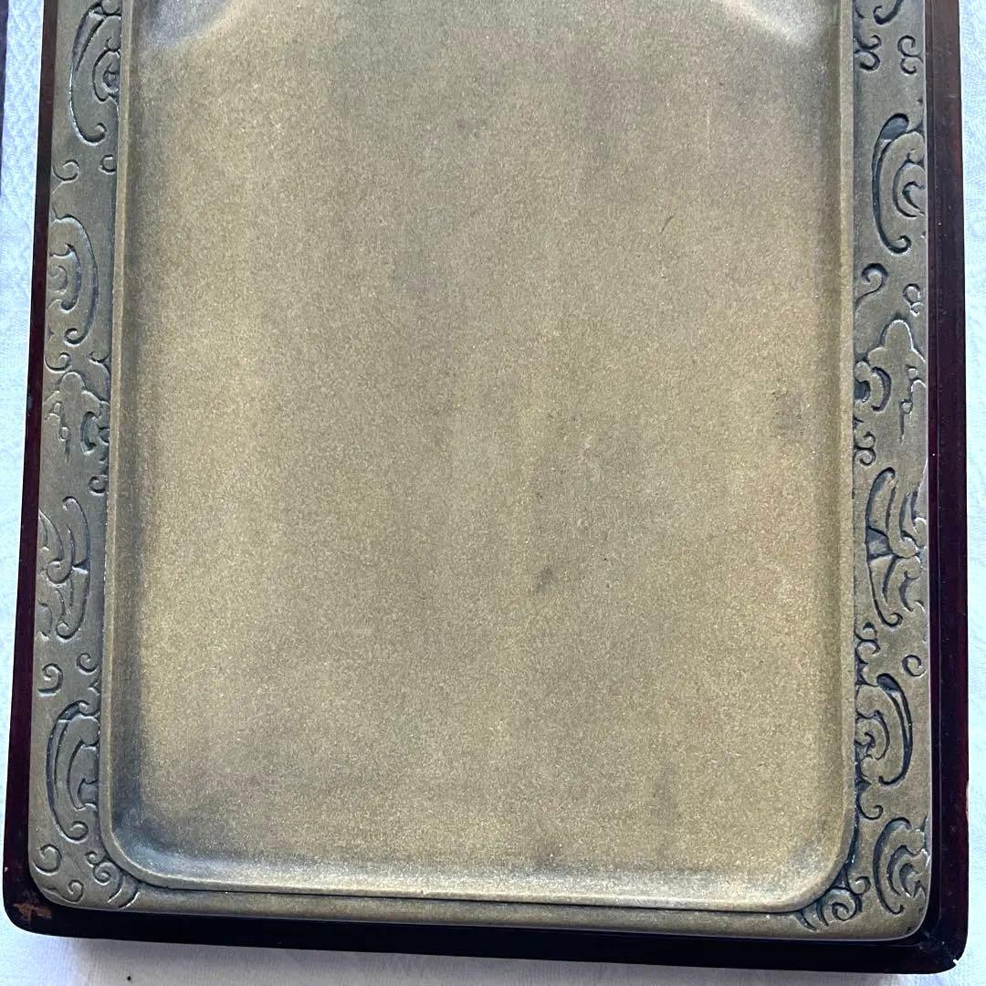 貴重　端渓の大ぶりの　すずり硯　　　　　　鷹の彫刻付き　箱付き