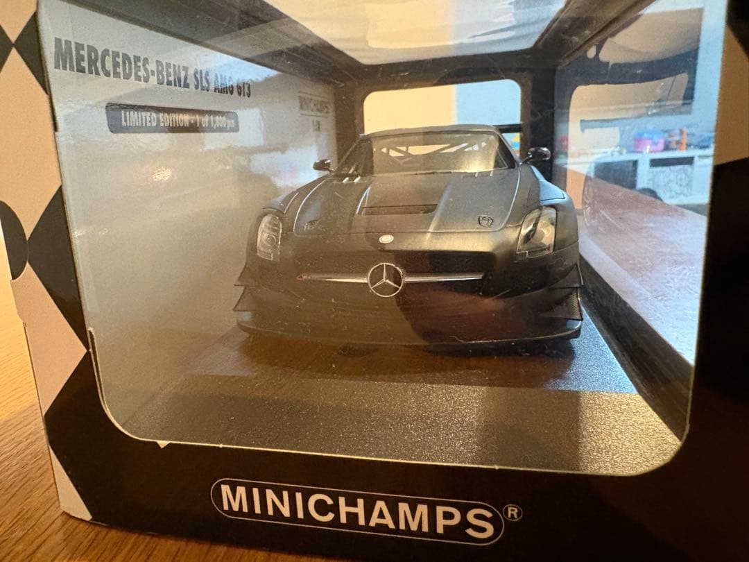 MINICHAMPS メルセデス・ベンツ SLS AMG 1:18