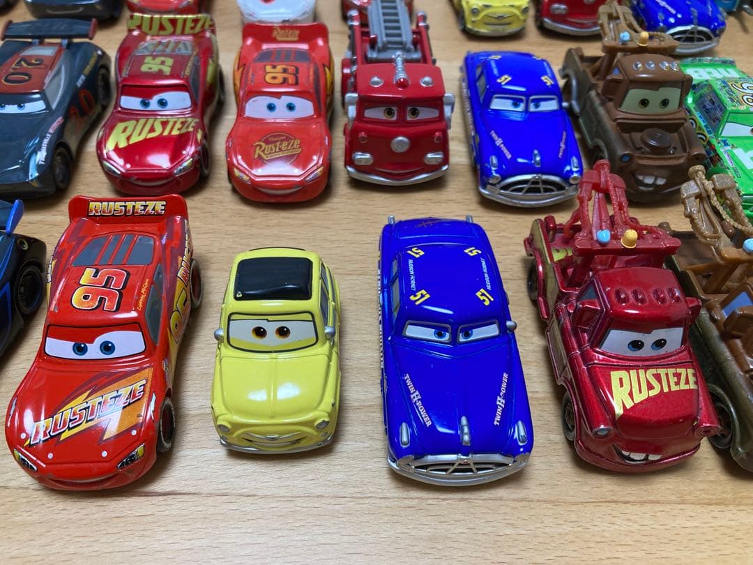 バラ売り可カーズトミカ34台まとめ売り