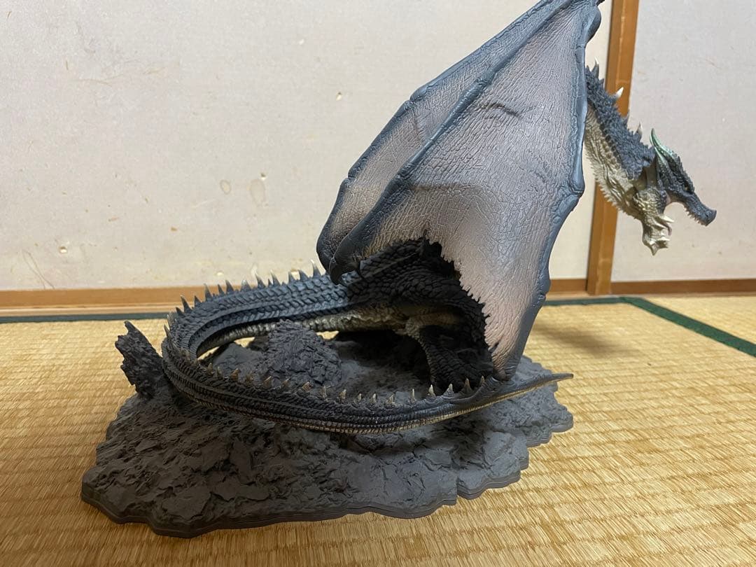 ミラボレアス　モンスターハンター　クリエイターズモデル　フィギュア　モンハン