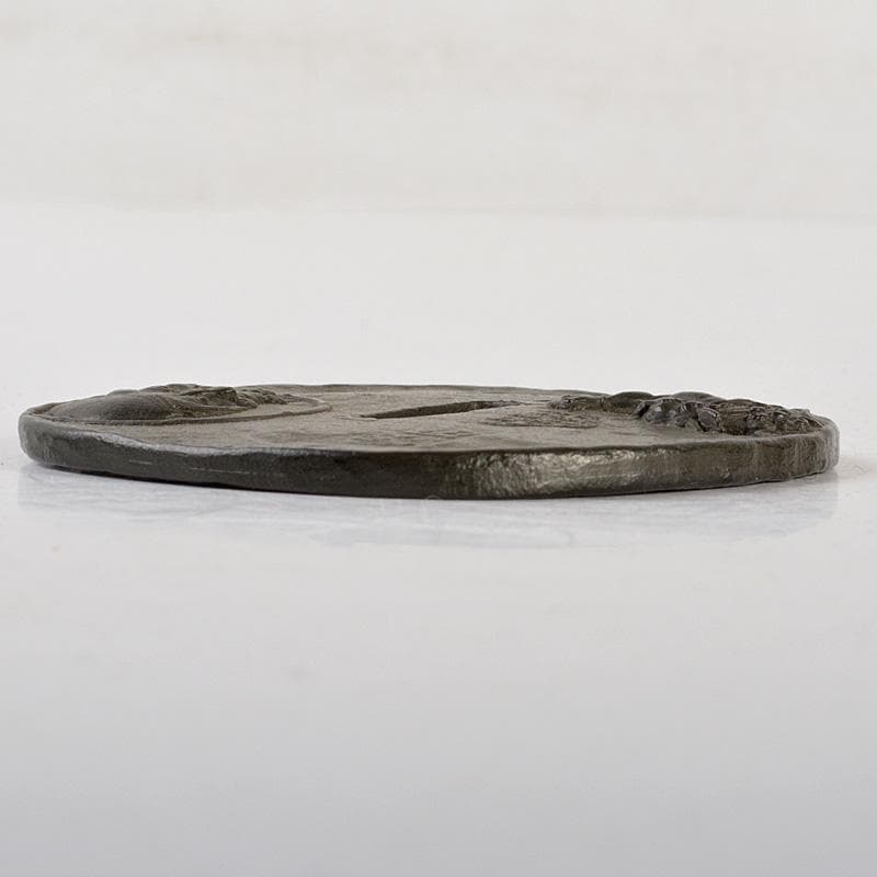 武具　刀装具　古鉄　達磨図　鍔　在銘　N　6409