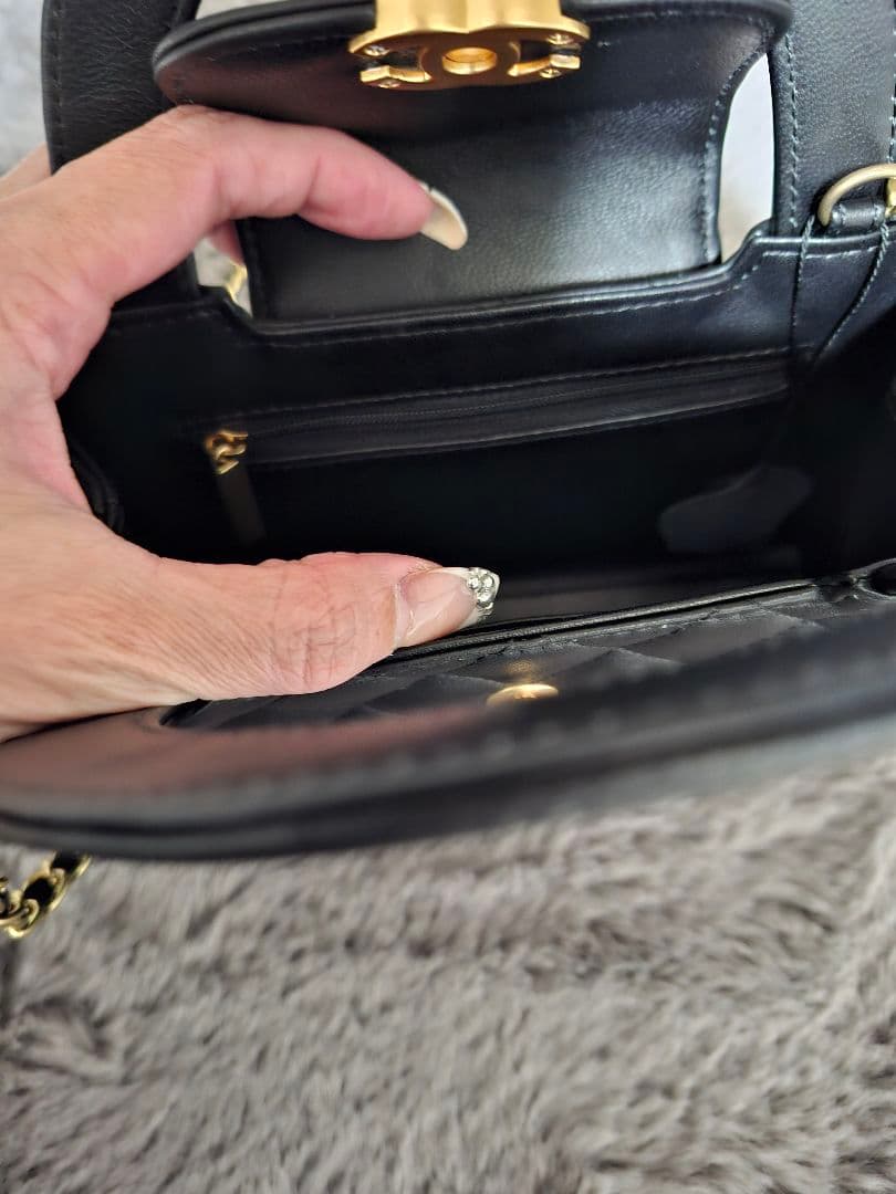 CHANEL ブラック レザーミニショルダーバッグ