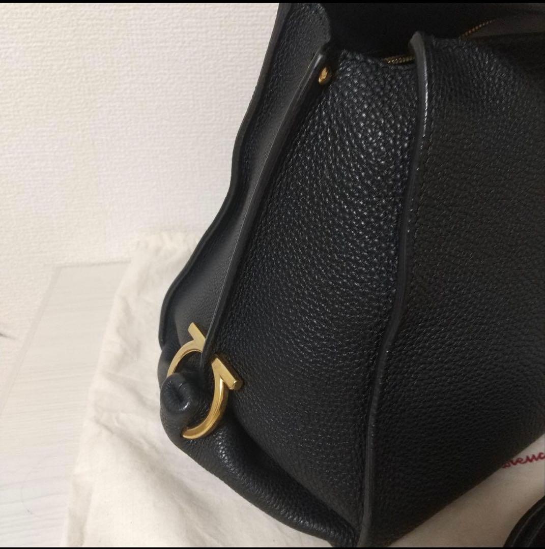 Nao様 Salvatore Ferragamo ソフィア　ブラック