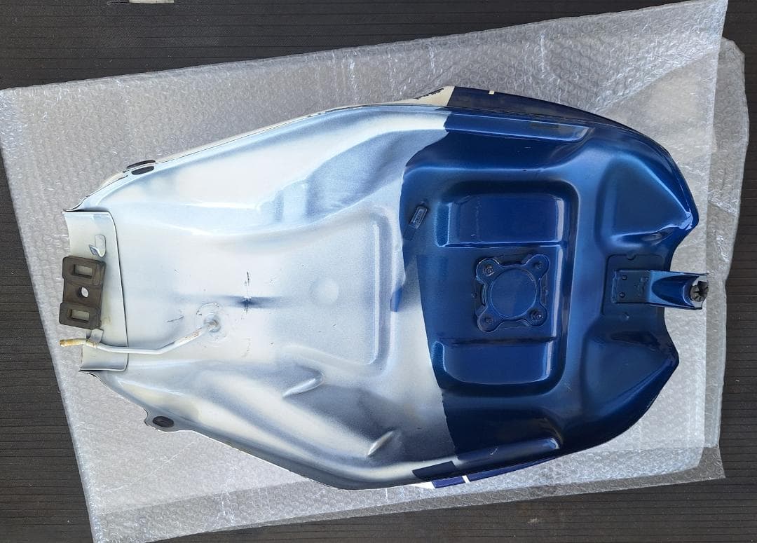 ホンダ VF750F タンク 青/白 ホンダ VF750F タンク 青/白 - メルカリ