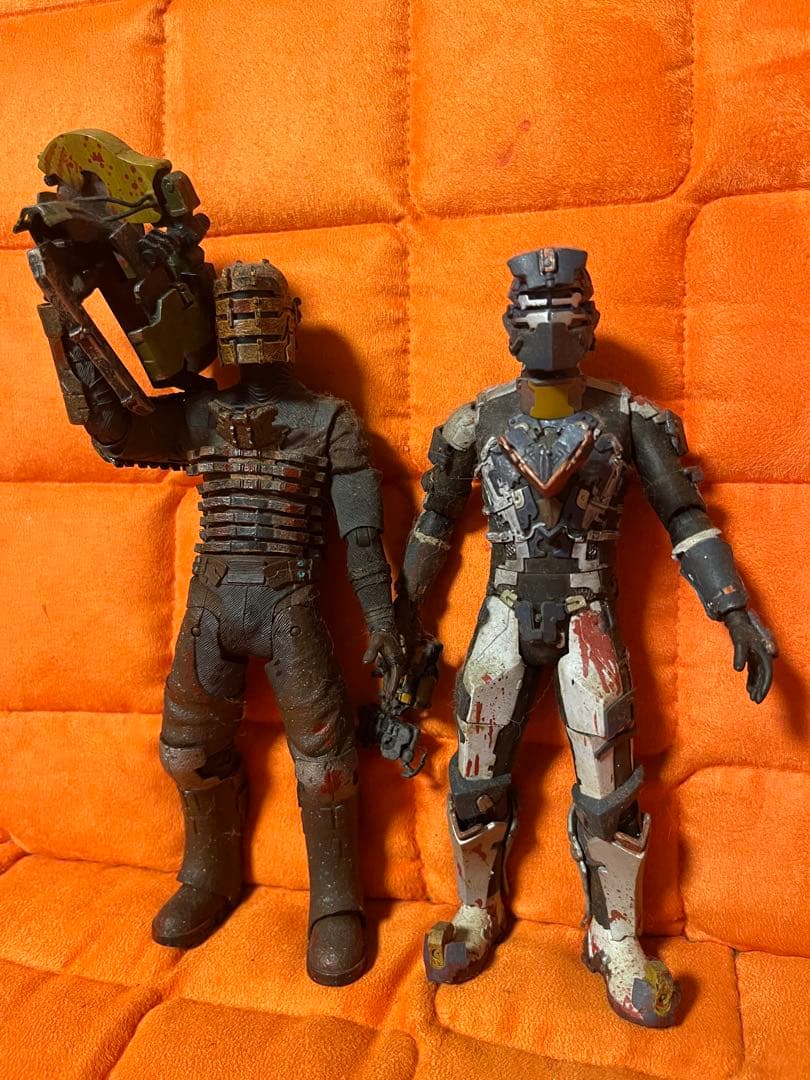 NECA DEAD SPACE ISSAC CLARKE 2体 s-l400.jpg